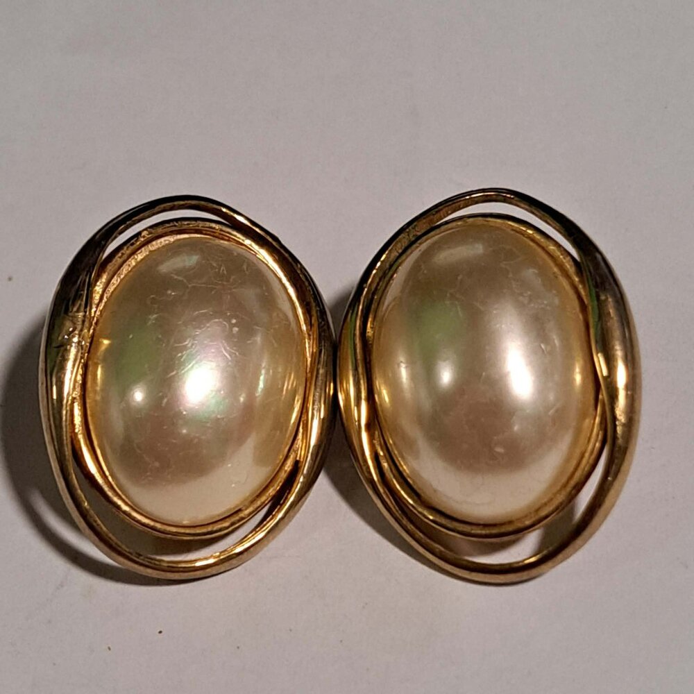 PEP vintage Erwin faux pearl oval gold tone earrings